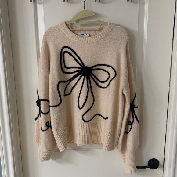 Gilli Sweaters - Gilli Cream Sweater with Black Bow Design